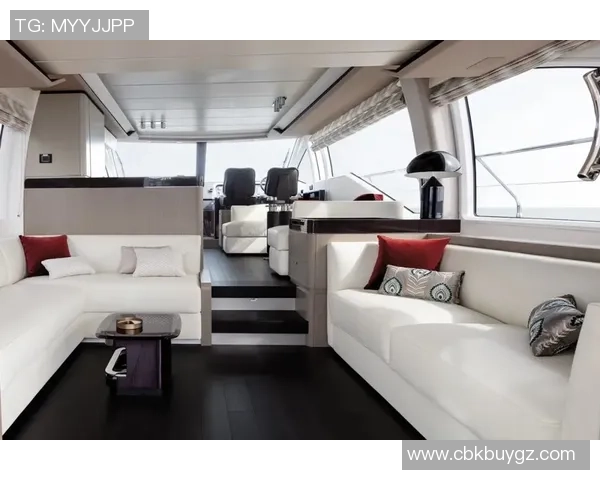 足球巨星的奢华游艇生活揭秘探索他们的海上梦想与豪华体验